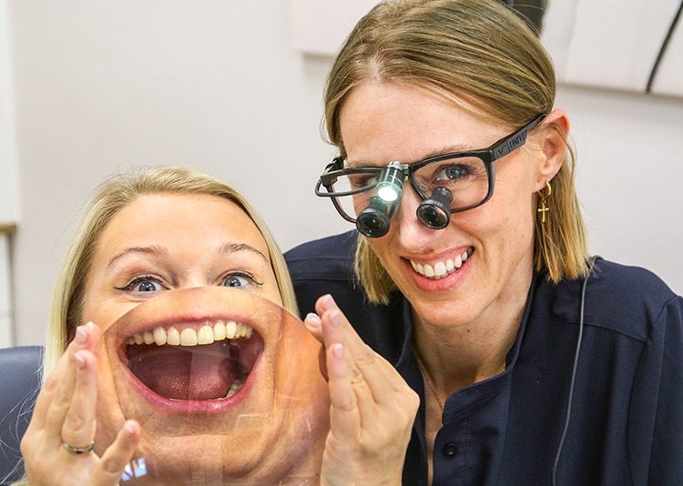 dieses bild stellt mitarbeiter der praxis dar